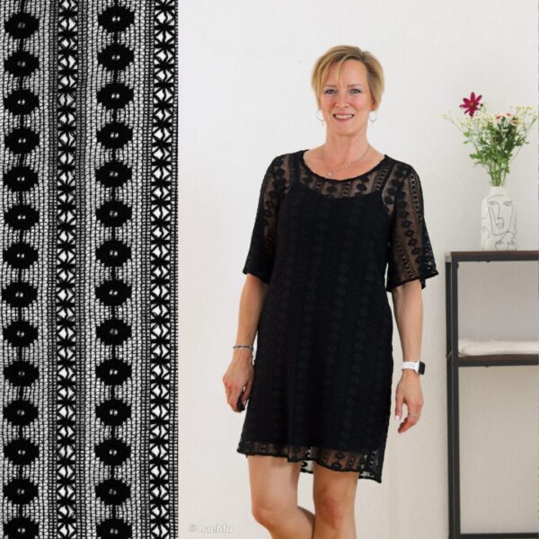 Lace flowers black